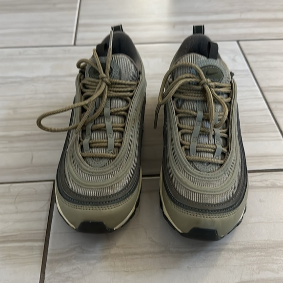 Nike Air Max in sage green - Picture 3 of 3